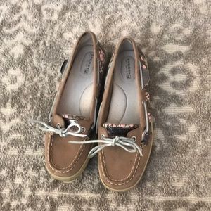 Flower pattern sperrys